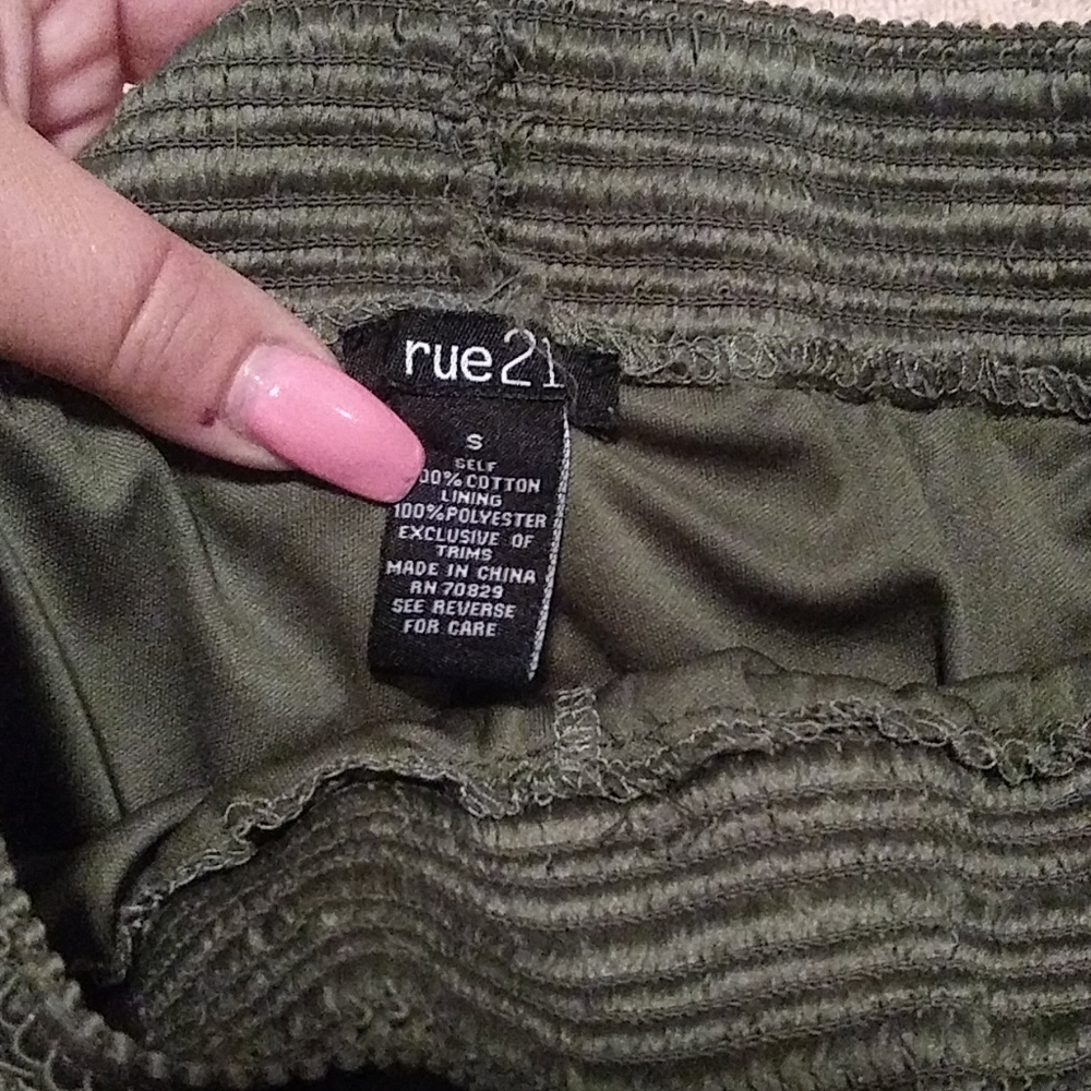 Shorts - Picture 3 of 3